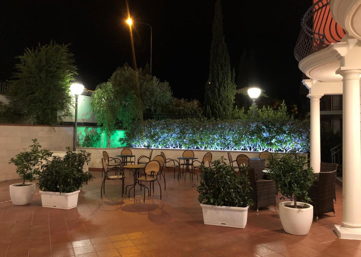 Hotel Ristorante Rossemi ซานโจวานนี โรตอนโด ภายนอก รูปภาพ