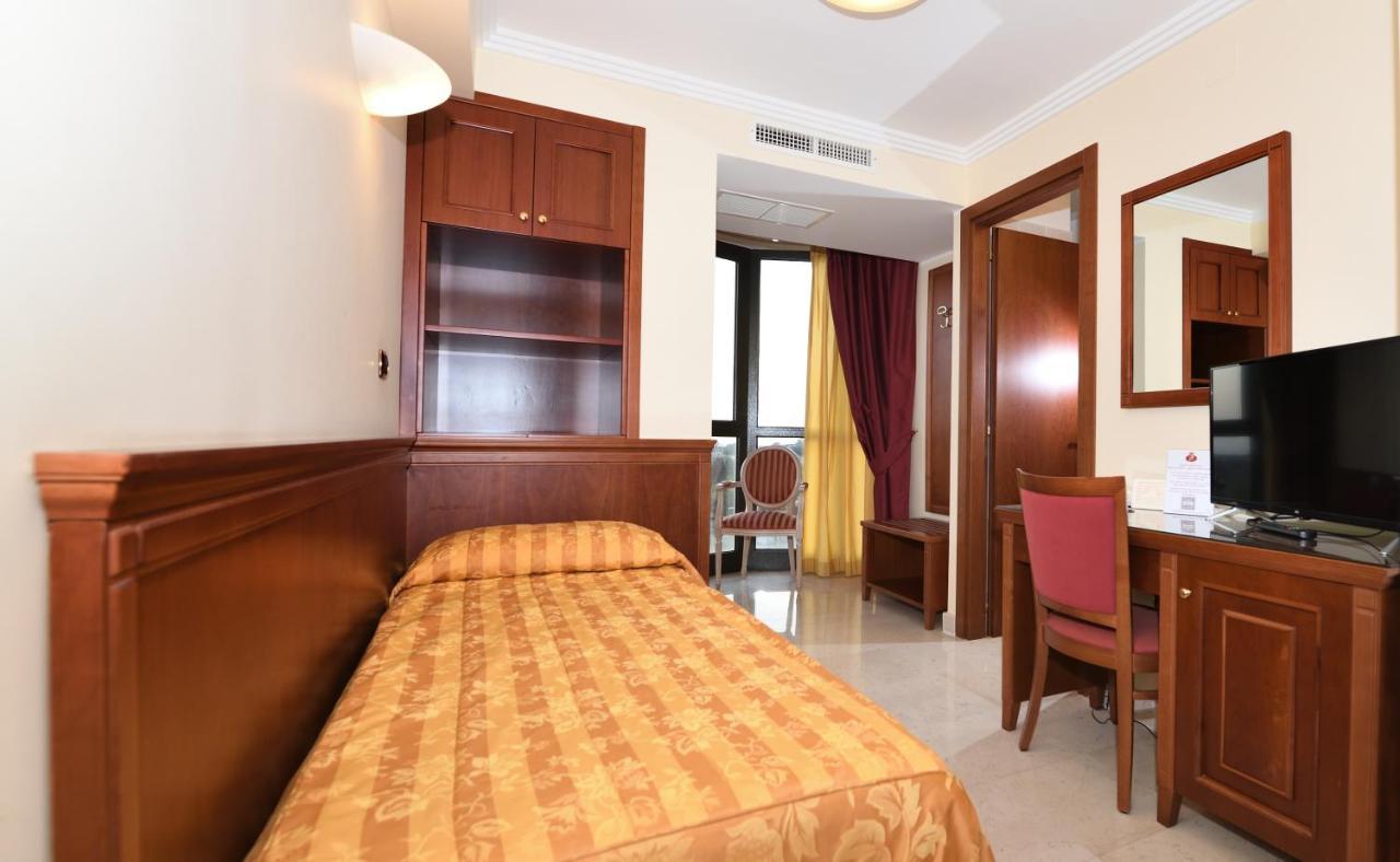 Hotel Ristorante Rossemi ซานโจวานนี โรตอนโด ภายนอก รูปภาพ