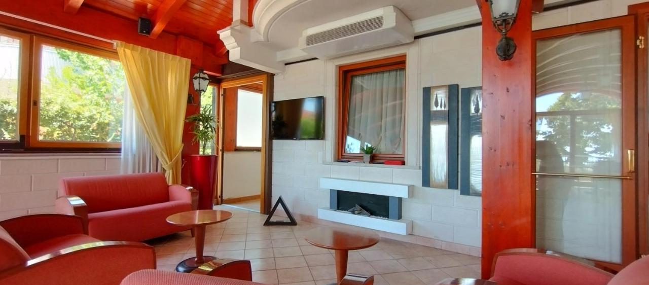 Hotel Ristorante Rossemi ซานโจวานนี โรตอนโด ภายนอก รูปภาพ