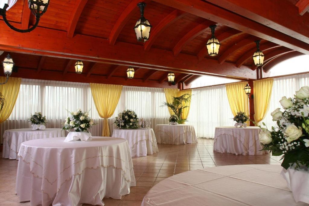 Hotel Ristorante Rossemi ซานโจวานนี โรตอนโด ภายนอก รูปภาพ