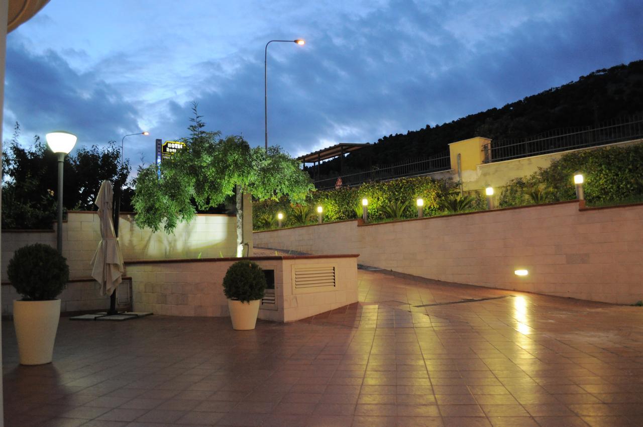 Hotel Ristorante Rossemi ซานโจวานนี โรตอนโด ภายนอก รูปภาพ