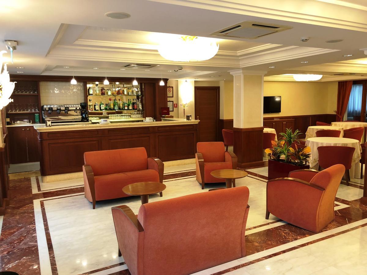 Hotel Ristorante Rossemi ซานโจวานนี โรตอนโด ภายนอก รูปภาพ