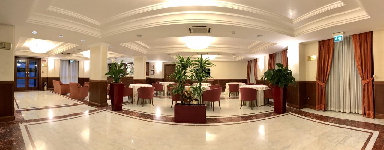 Hotel Ristorante Rossemi ซานโจวานนี โรตอนโด ภายนอก รูปภาพ