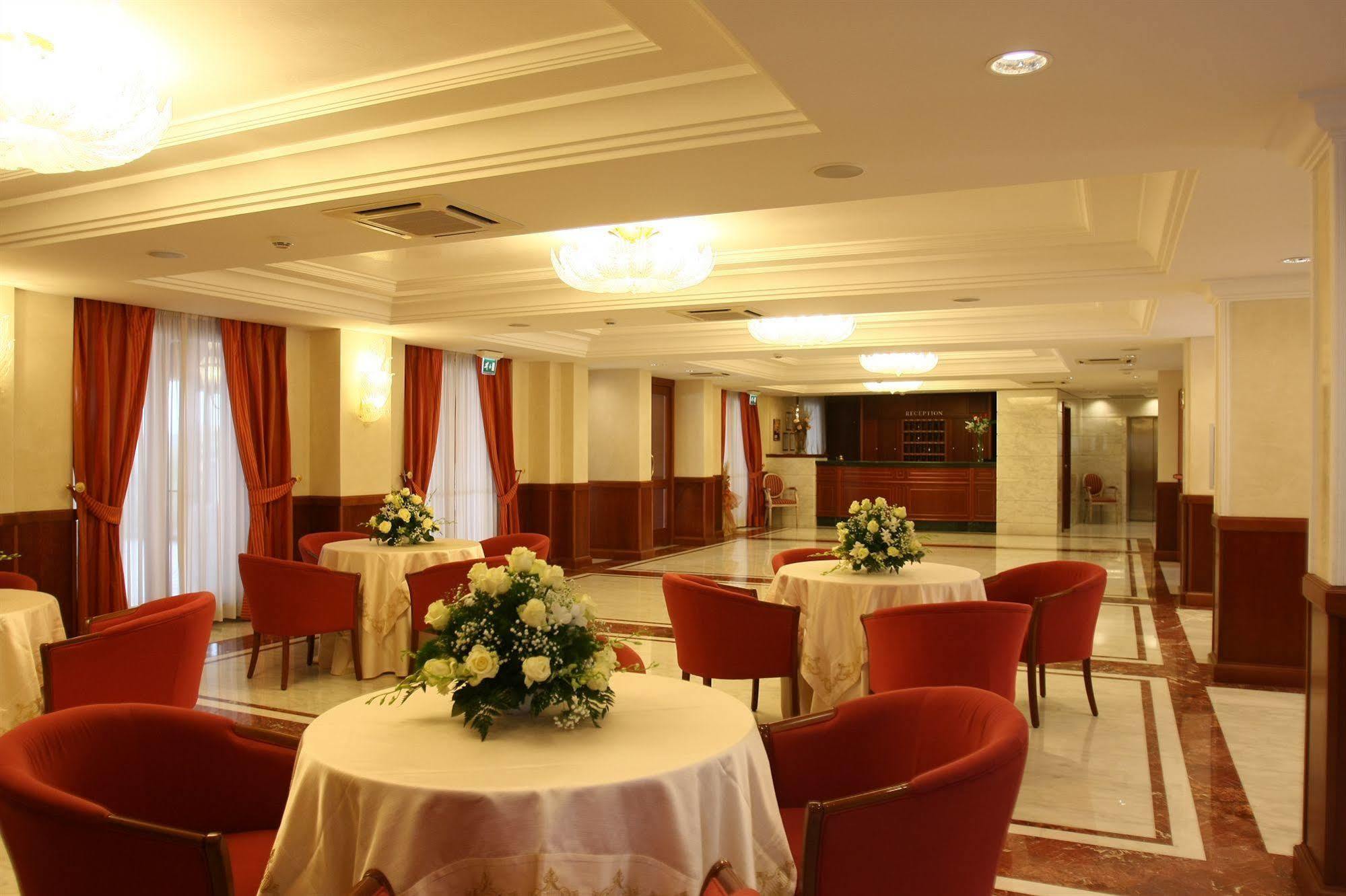 Hotel Ristorante Rossemi ซานโจวานนี โรตอนโด ภายนอก รูปภาพ