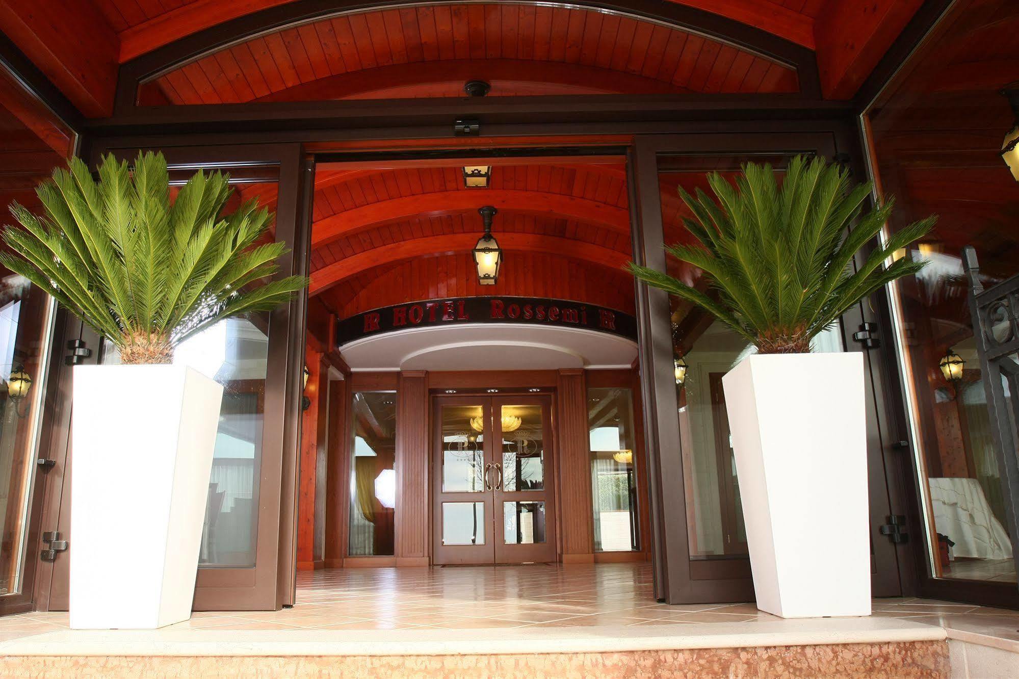 Hotel Ristorante Rossemi ซานโจวานนี โรตอนโด ภายนอก รูปภาพ
