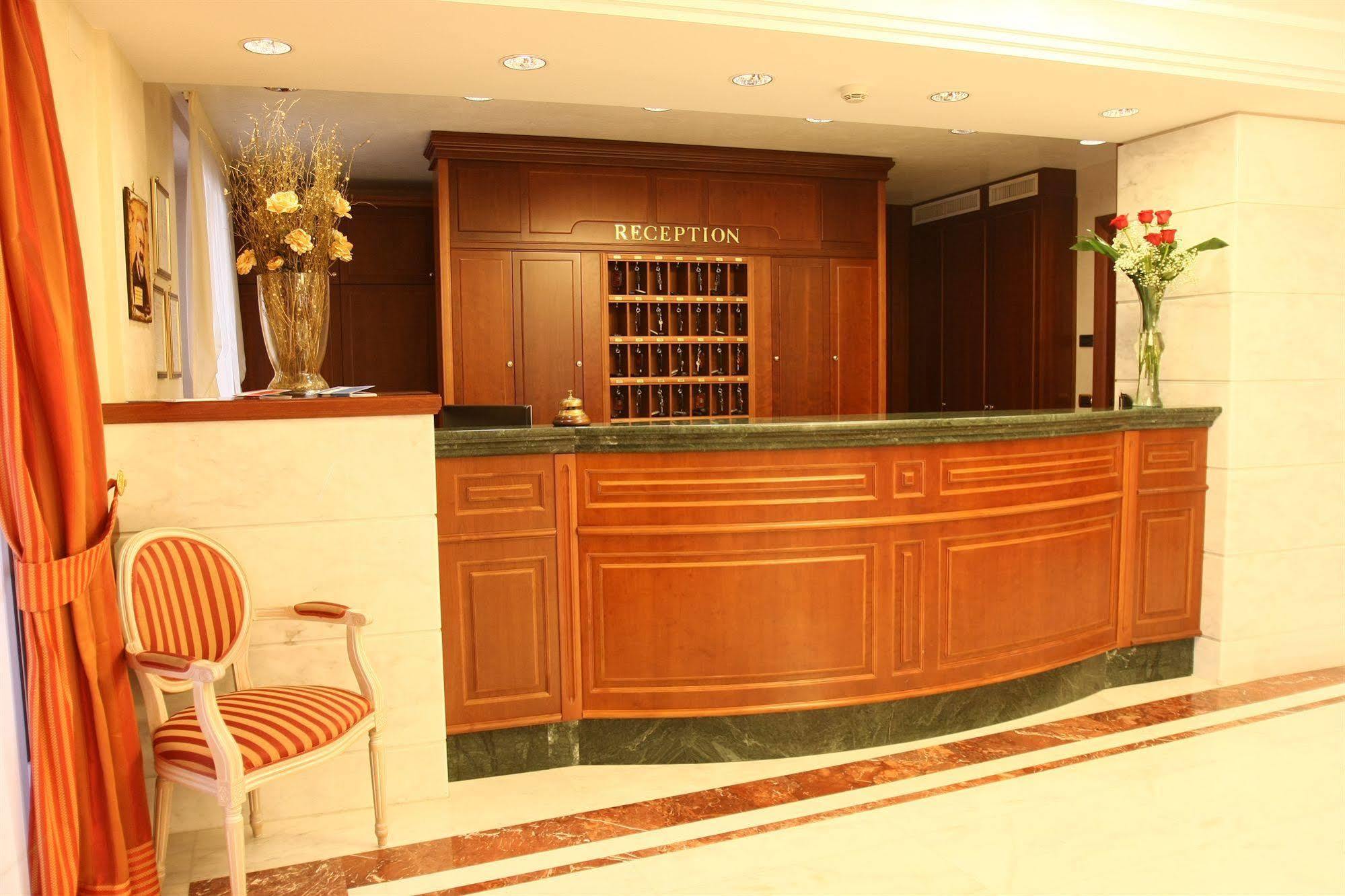 Hotel Ristorante Rossemi ซานโจวานนี โรตอนโด ภายนอก รูปภาพ