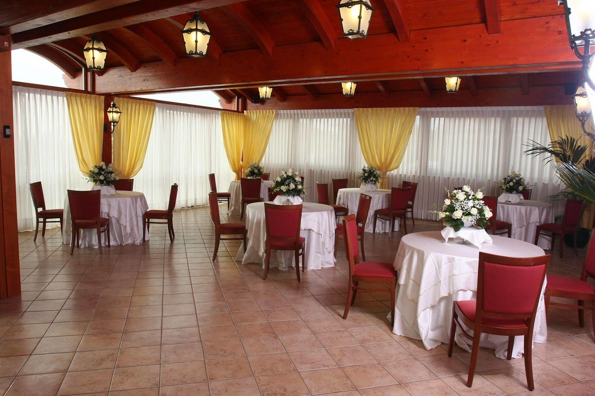 Hotel Ristorante Rossemi ซานโจวานนี โรตอนโด ภายนอก รูปภาพ