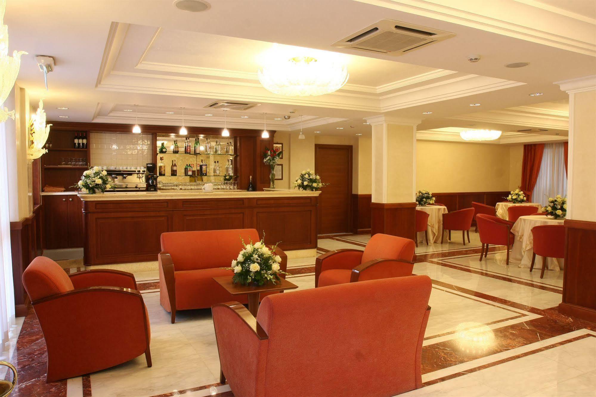 Hotel Ristorante Rossemi ซานโจวานนี โรตอนโด ภายนอก รูปภาพ