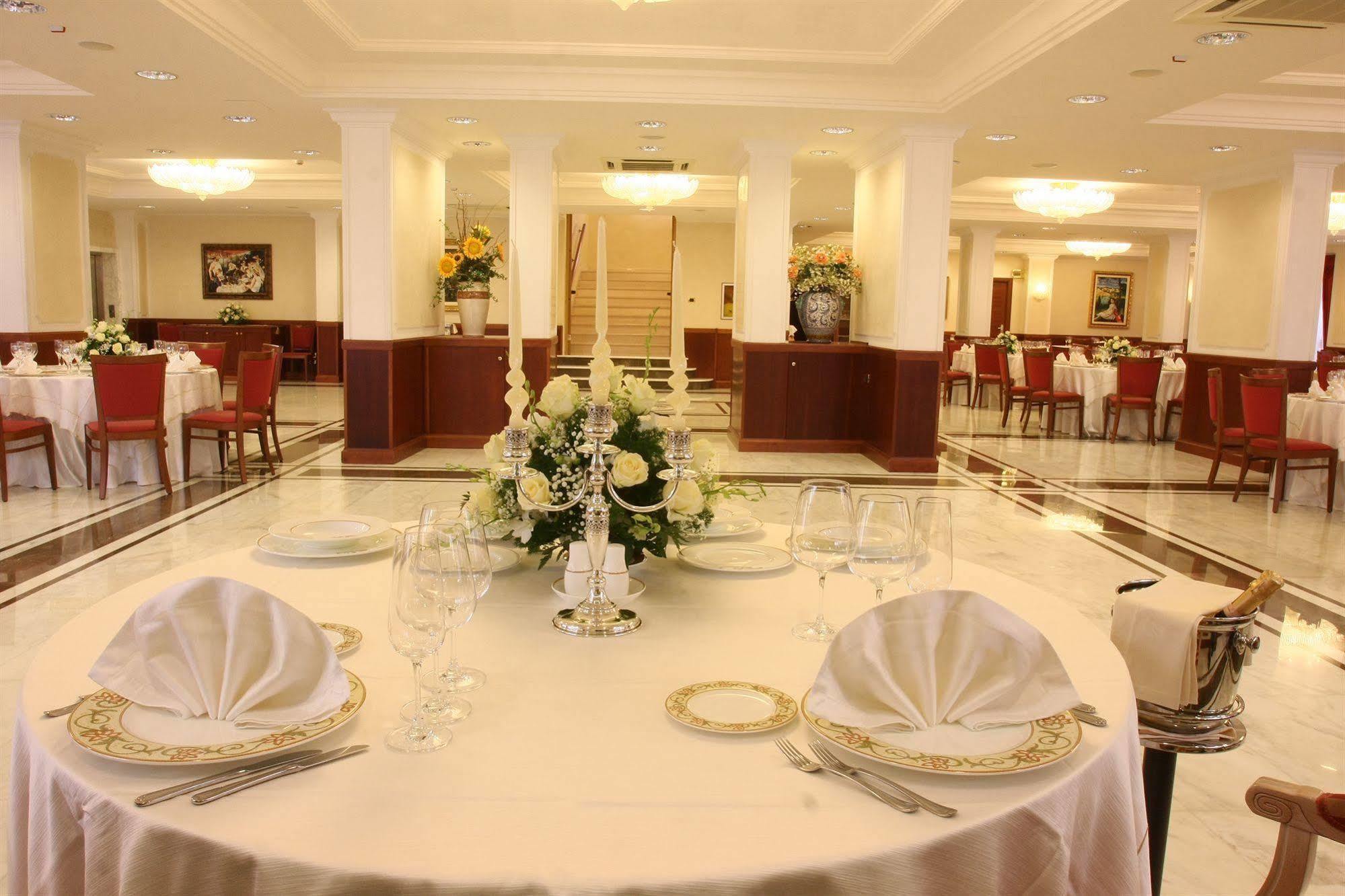 Hotel Ristorante Rossemi ซานโจวานนี โรตอนโด ภายนอก รูปภาพ