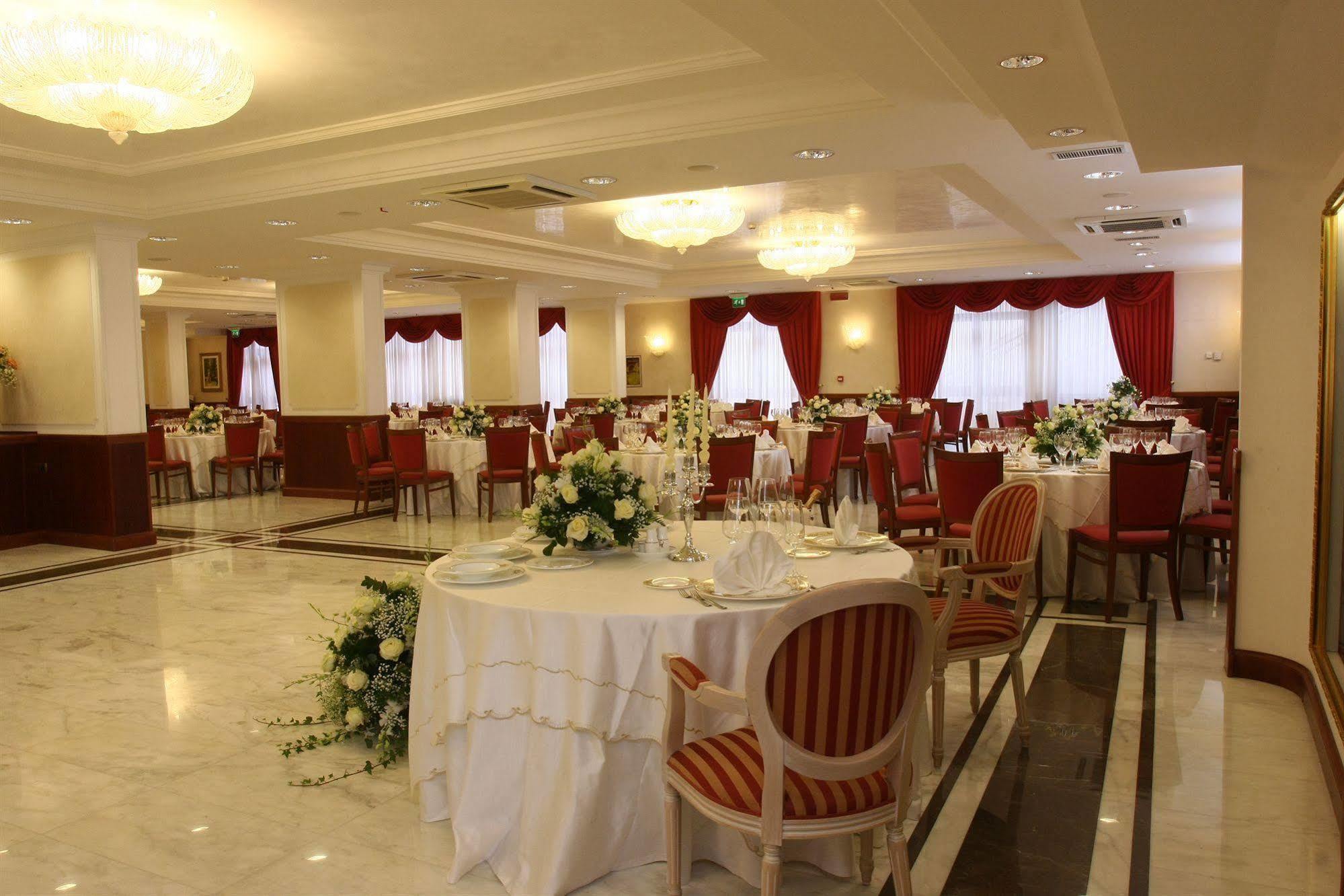 Hotel Ristorante Rossemi ซานโจวานนี โรตอนโด ภายนอก รูปภาพ