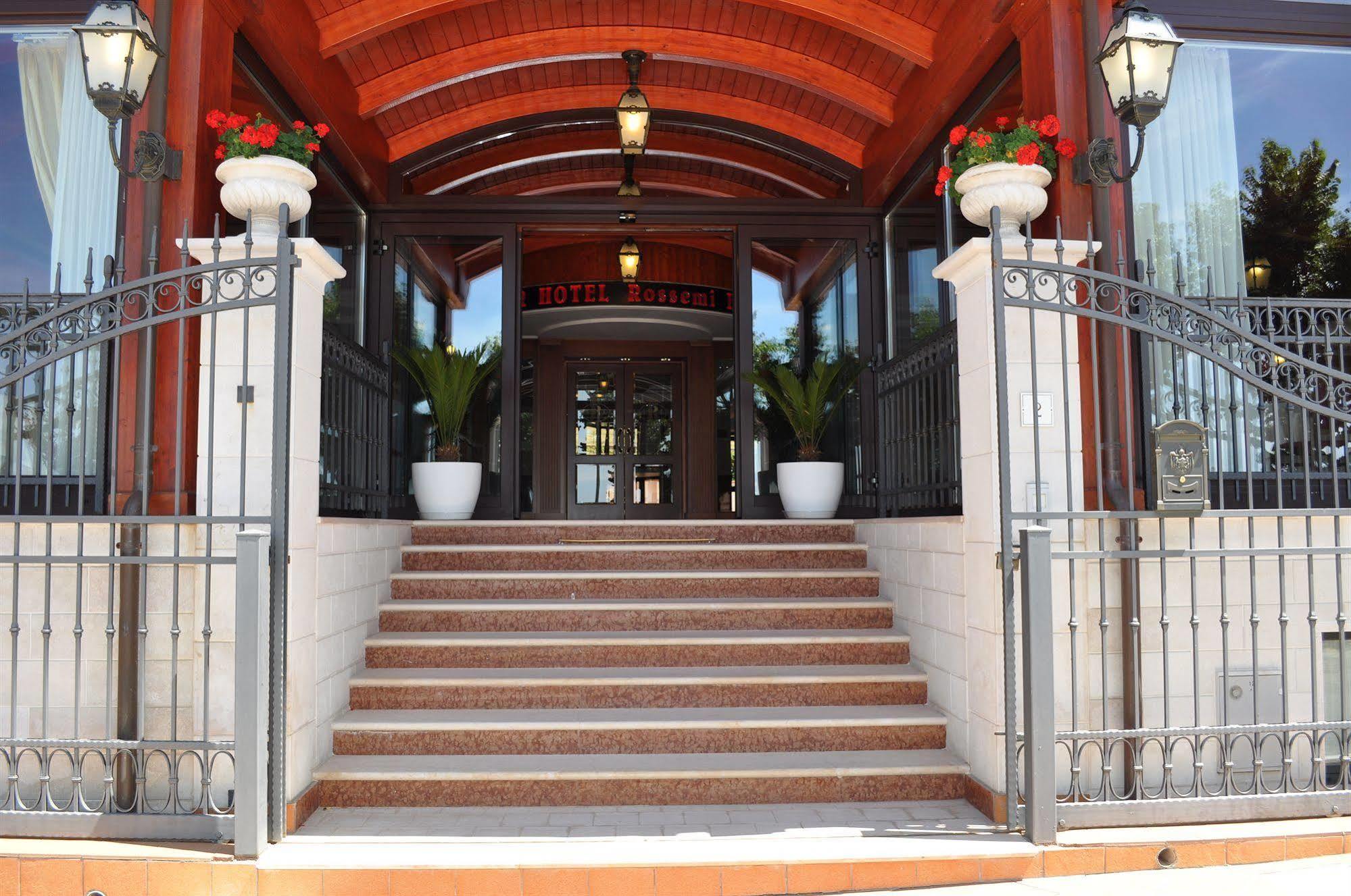 Hotel Ristorante Rossemi ซานโจวานนี โรตอนโด ภายนอก รูปภาพ