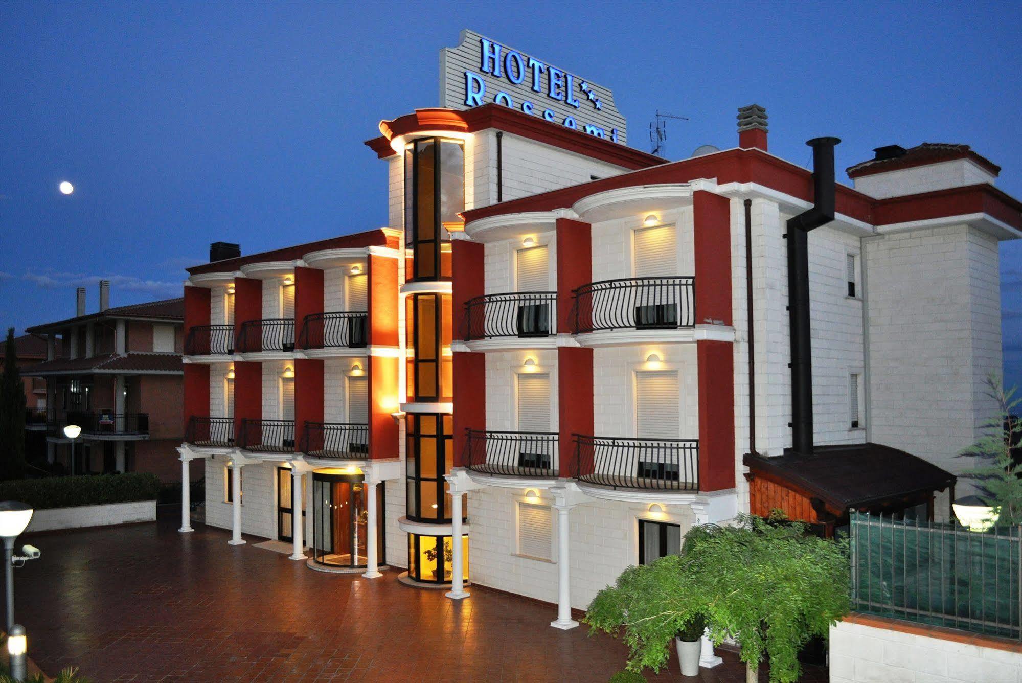 Hotel Ristorante Rossemi ซานโจวานนี โรตอนโด ภายนอก รูปภาพ