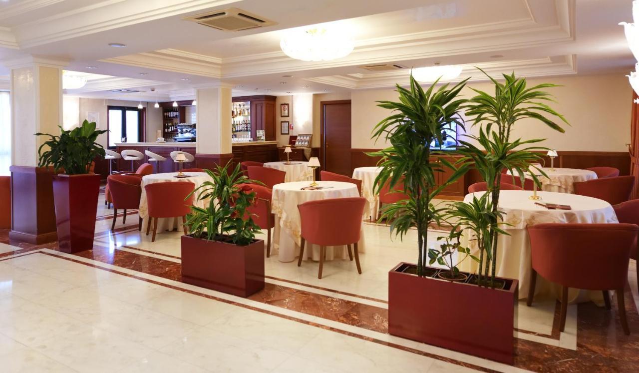 Hotel Ristorante Rossemi ซานโจวานนี โรตอนโด ภายนอก รูปภาพ