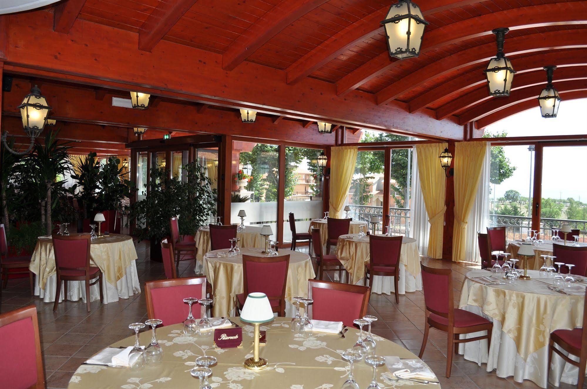 Hotel Ristorante Rossemi ซานโจวานนี โรตอนโด ภายนอก รูปภาพ